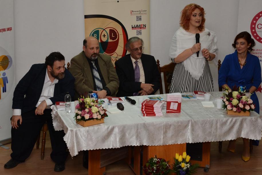 Dr. Alina Frunză: „Citiţi această carte cu sufletul!“ (Foto: Constantin Ciofu) Dr. Alina Frunză: „Citiţi această carte cu sufletul!“ (Foto: Constantin Ciofu)