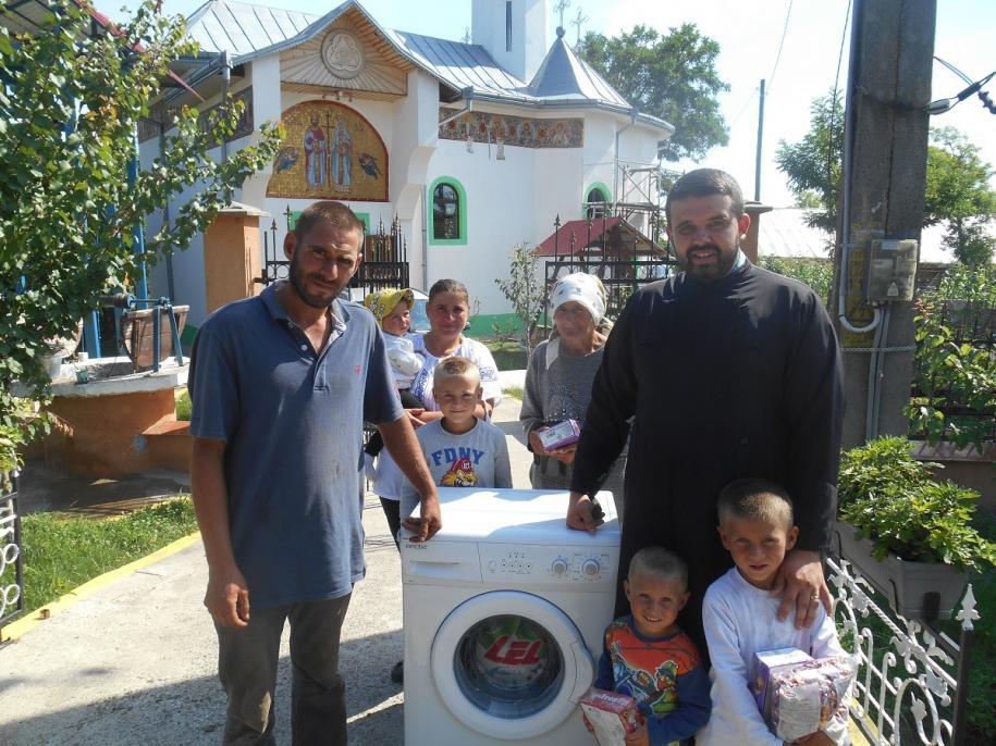Familiile cu mulți copii au primit daruri din partea parohiei Familiile cu mulți copii au primit daruri din partea parohiei