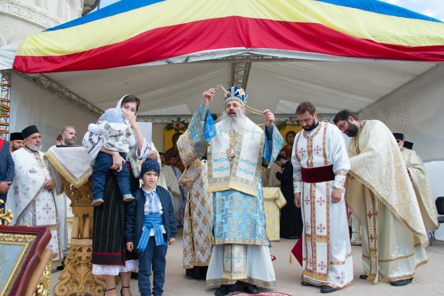 Părintele Andrei Florariu a fost hirotesit întru iconom stavrofor/ Foto: Tudorel Rusu