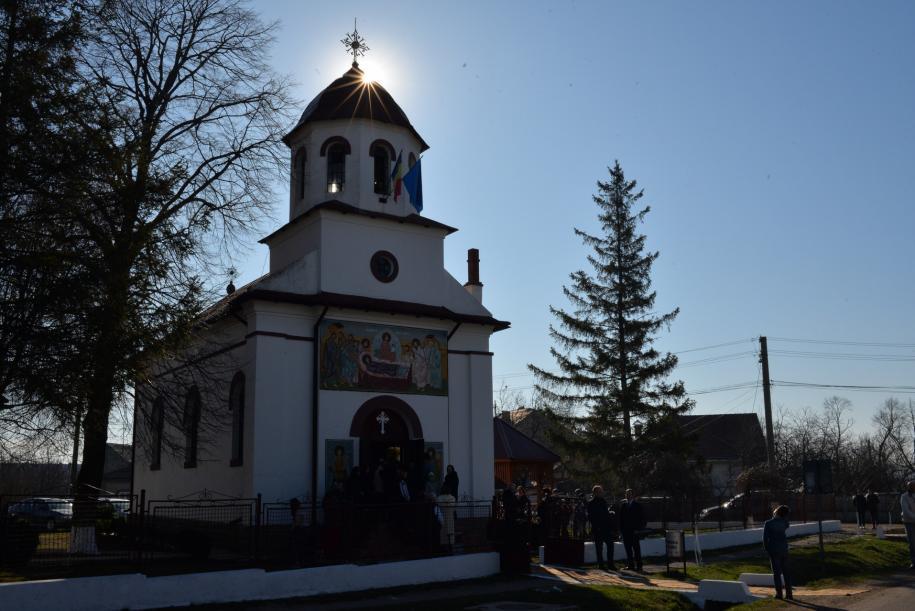 Sfântă Liturghie arhierească la Biserica „Adormirea Maicii Domnului” - Prăjeni/ Fotografii: Bogdan Bulgariu