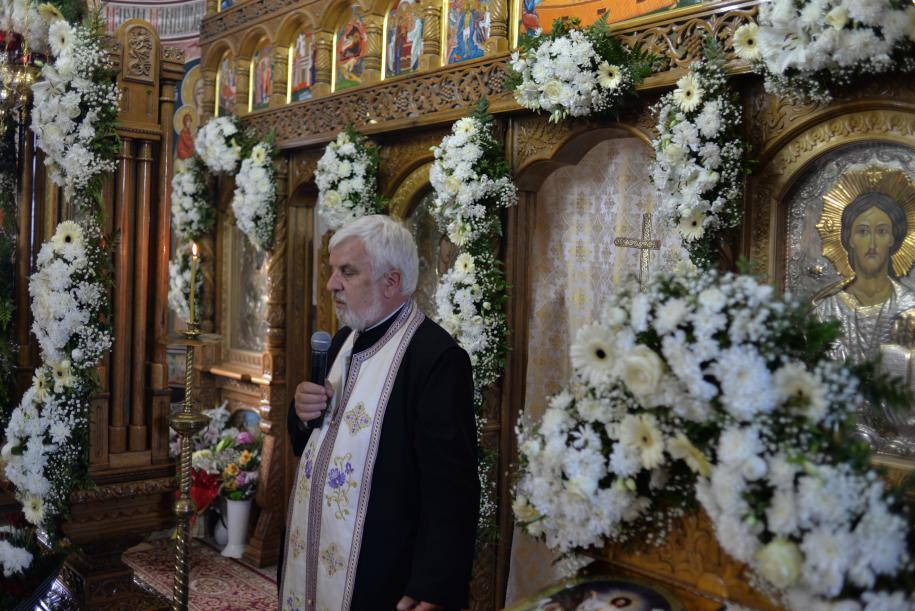 Preotul paroh Dumitru Cristea, de la Parohia "Sfântul Gheorghe" din Pașcani