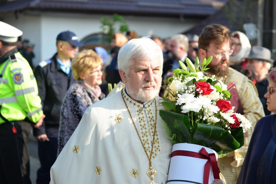 Preotul paroh Dumitru Cristea, de la Parohia "Sfântul Gheorghe" din Pașcani (foto: Lucian Ducan)
