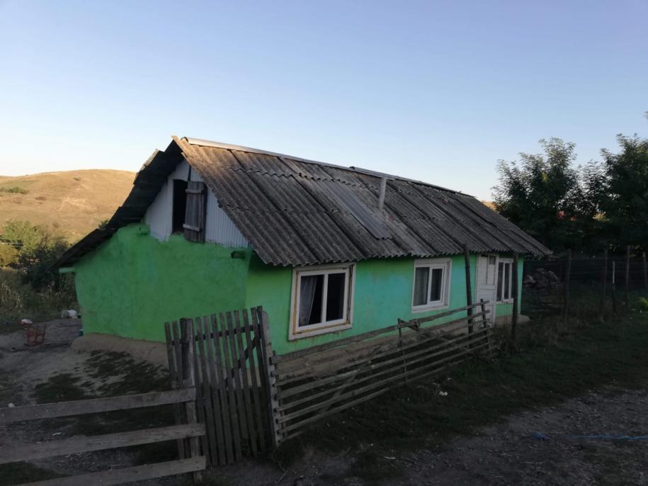 Locuința familiei Tipisca din satul Pleșani, comuna Călărași, județul Botoșani.
