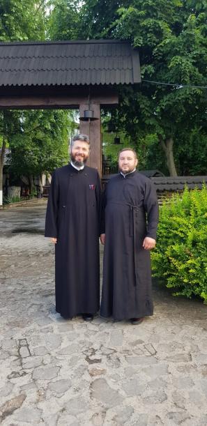 Părinții protopopi Mihail Roșu și Vasile Alcaz