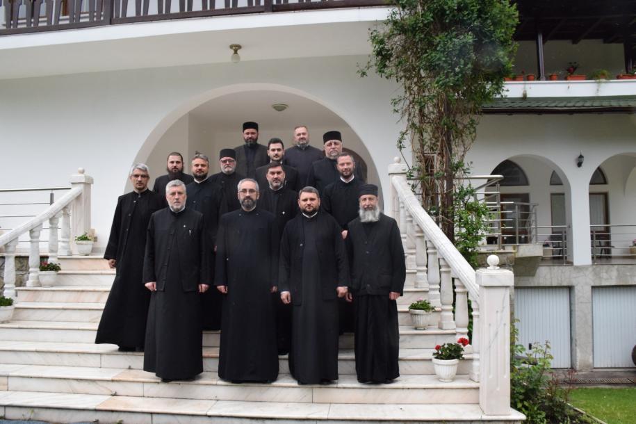Preoți din protopopiatele Ceahlău și Târgu Neamț, participanți la un training catehetic