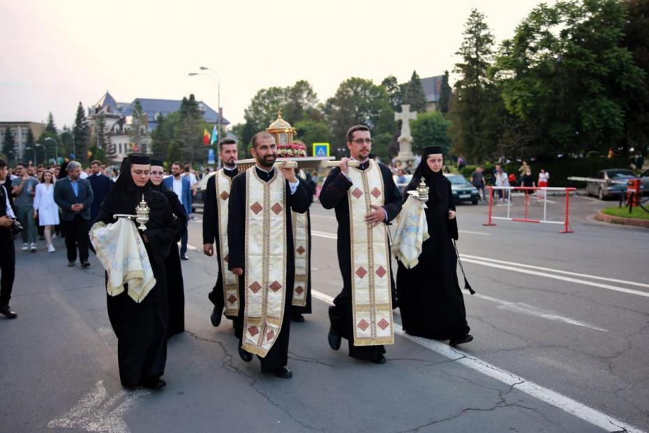 Procesiune cu ocazia sărbătorii orașului Piatra Neamț