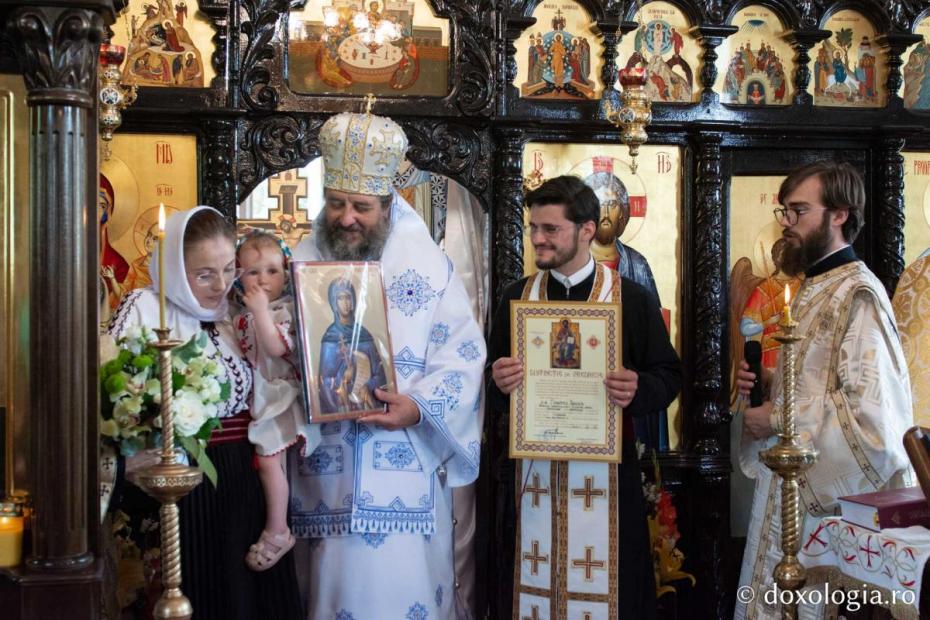 Hirotesie întru iconom / Foto: Mihail Vrăjitoru