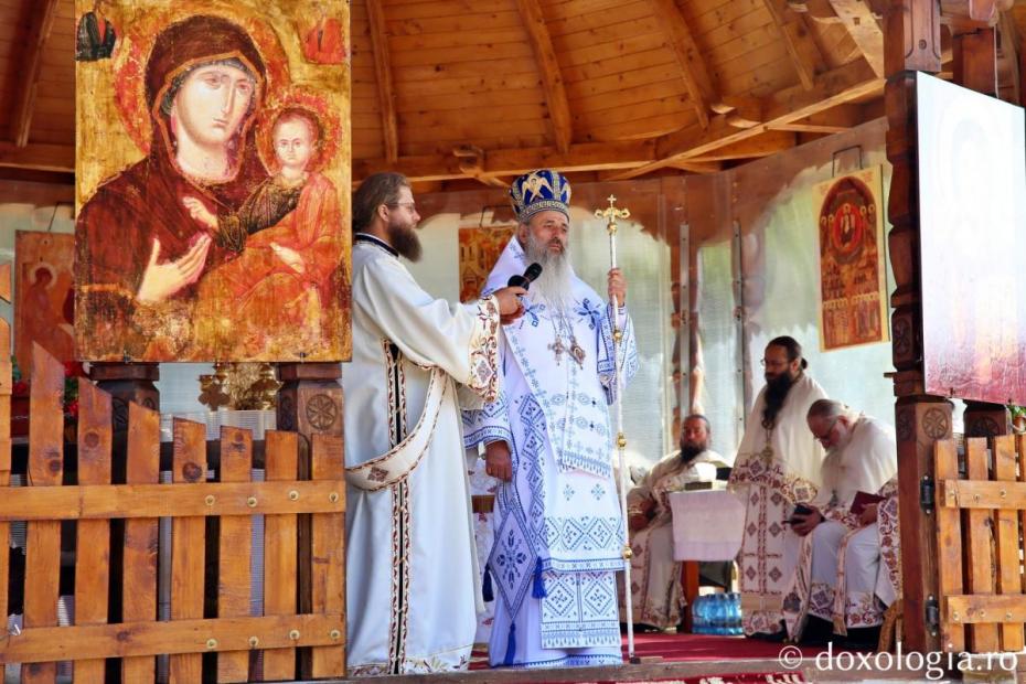 IPS Teofan, prezent la hramul Mănăstirii Paltin Petru-Vodă / Foto: Flavius Popa IPS Teofan, prezent la hramul Mănăstirii Paltin Petru-Vodă / Foto: Flavius Popa