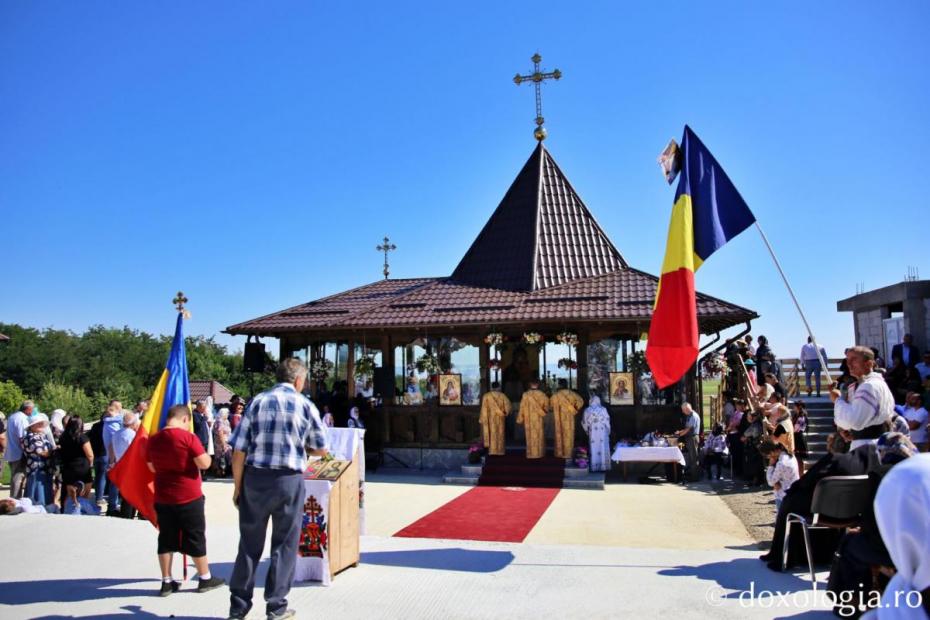 Moment din Sfânta Liturghie la Schitul Urecheni / Foto: Flavius Popa