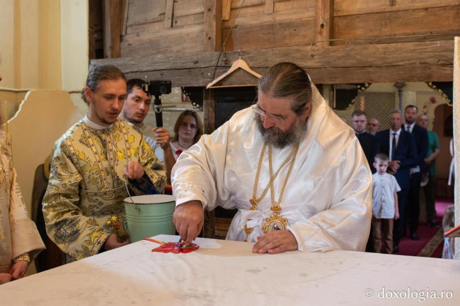 Slujba de sfințire a bisericii „Sfântul Vasile cel Mare” Ichimeni / Foto: Mihail Vrăjitoru