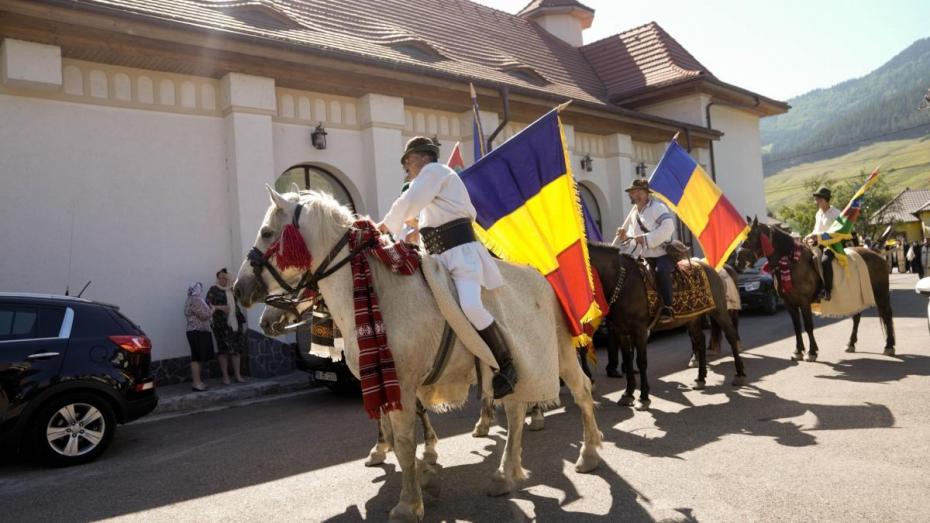 Procesiune cu moaștele Sfântului Nectarie în Parohia Secu-Tașca