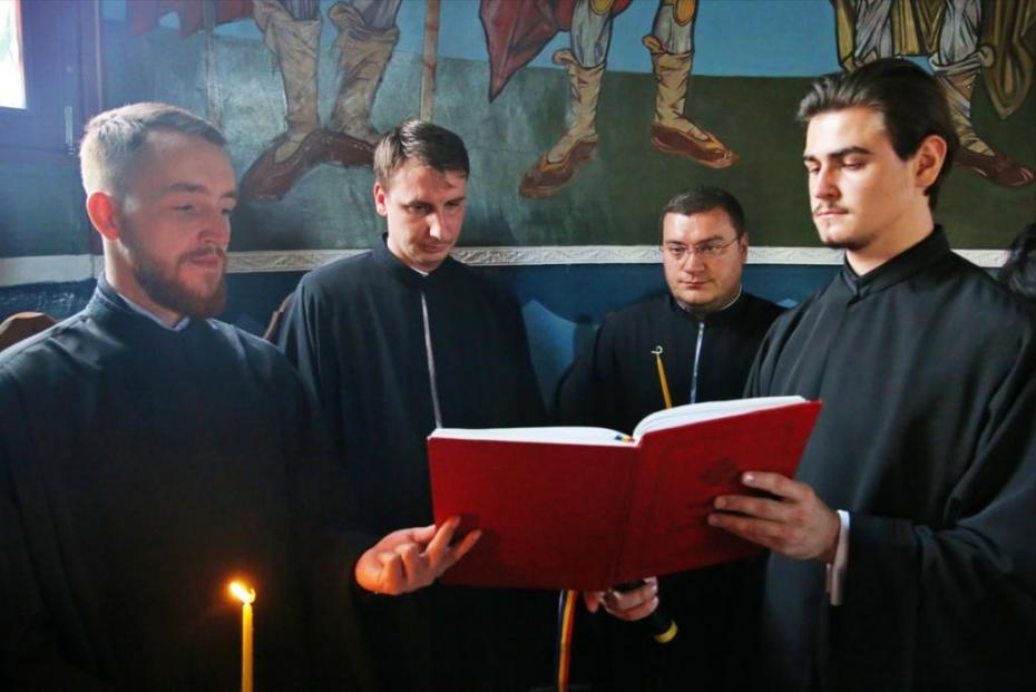 Strana oferind răspunsurile liturgice / Foto: Flavius Popa