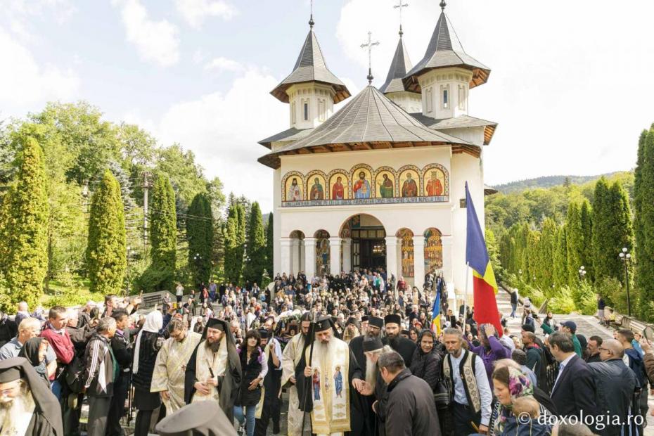 Slujba de înmormântare a ieroschimonahului Simeon Zaharia / Foto: Oana Nechifor Slujba de înmormântare a ieroschimonahului Simeon Zaharia / Foto: Oana Nechifor