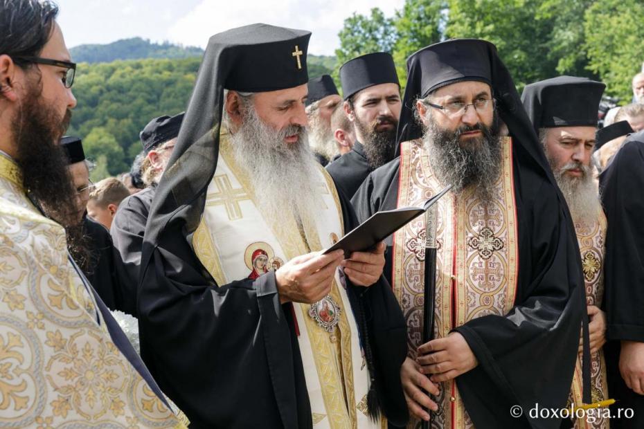 Slujba de înmormântare a ieroschimonahului Simeon Zaharia / Foto: Oana Nechifor Slujba de înmormântare a ieroschimonahului Simeon Zaharia / Foto: Oana Nechifor