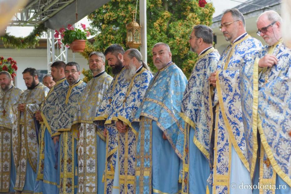 Preoți slujitori / Foto: Mihail Vrăjitoru Preoți slujitori / Foto: Mihail Vrăjitoru