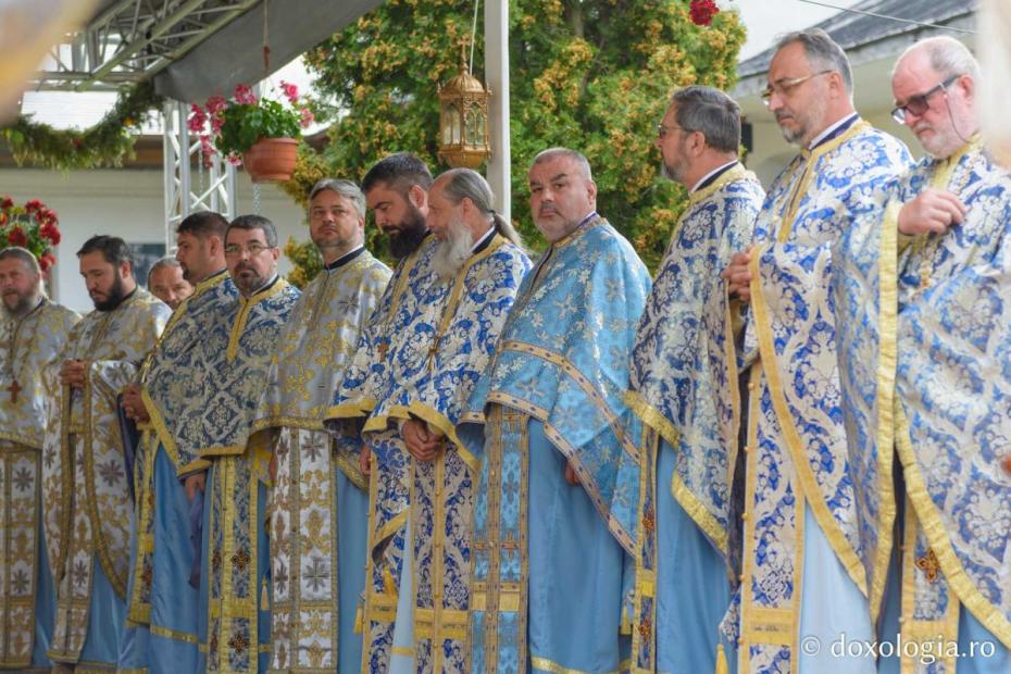 Preoți slujitori / Foto: Mihail Vrăjitoru