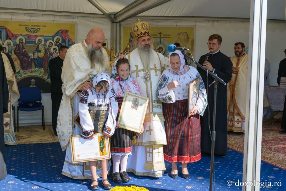 Părintele paroh Gheorghe Ipate a fost hirotesit întru iconom stavrofor / Foto: Mihail Vrăjitoru