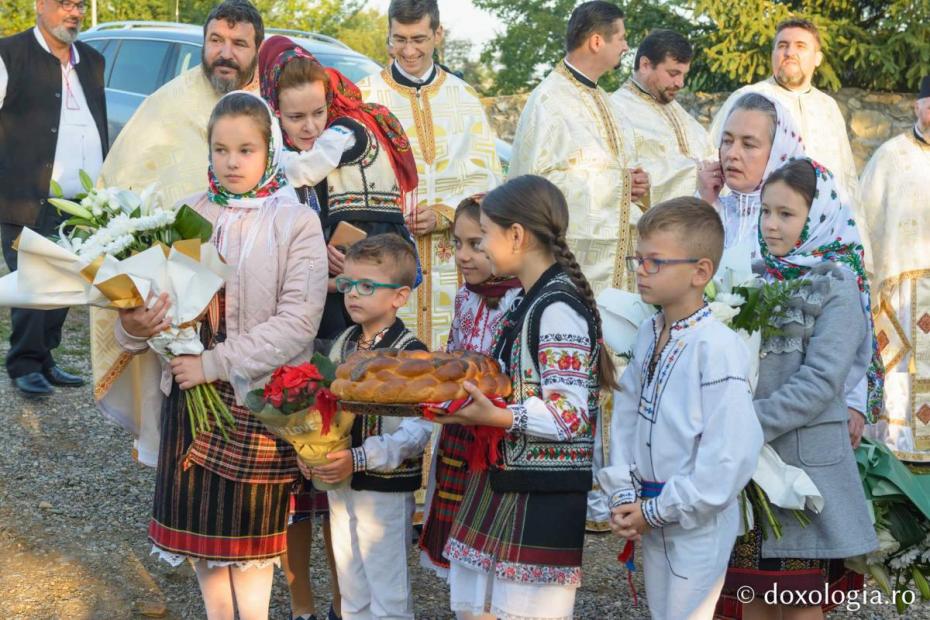 Întâmpinarea ierarhului / Foto: Mihail Vrăjitoru