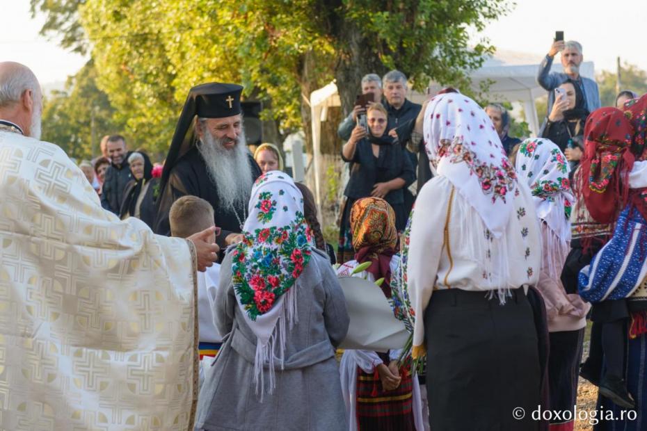 Întâmpinarea ierarhului / Foto: Mihail Vrăjitoru