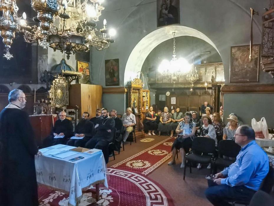 Rugăciune și meditație în biserica parohiei „Sfântul Gheorghe” Lozonschi din Iași