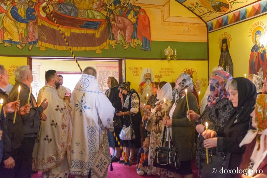 Slujba de sfințire a bisericii „Sfinții Arhangheli Mihail și Gavriil” din Buruienești / Foto: Mihail Vrăjitoru