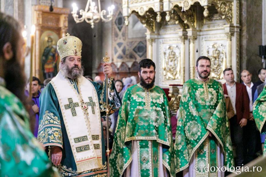 PS Nichifor Botoșăneanul slujind Sfânta Liturghie în prima zi de pelerinaj / Foto: Pr. Silviu Cluci