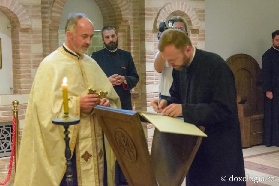 Noii doctori au depus jurământul de credință față de Biserica Ortodoxă în Paraclisul „Ecclesia” / Foto: Mihail Vrăjitoru