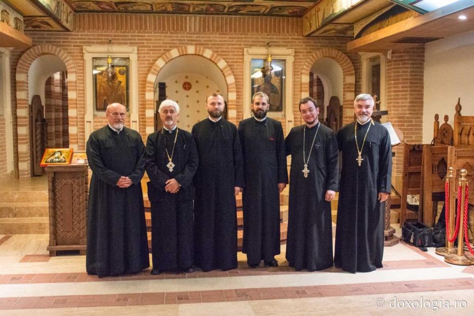 Noii doctori au depus jurământul de credință față de Biserica Ortodoxă în Paraclisul „Ecclesia” / Foto: Mihail Vrăjitoru