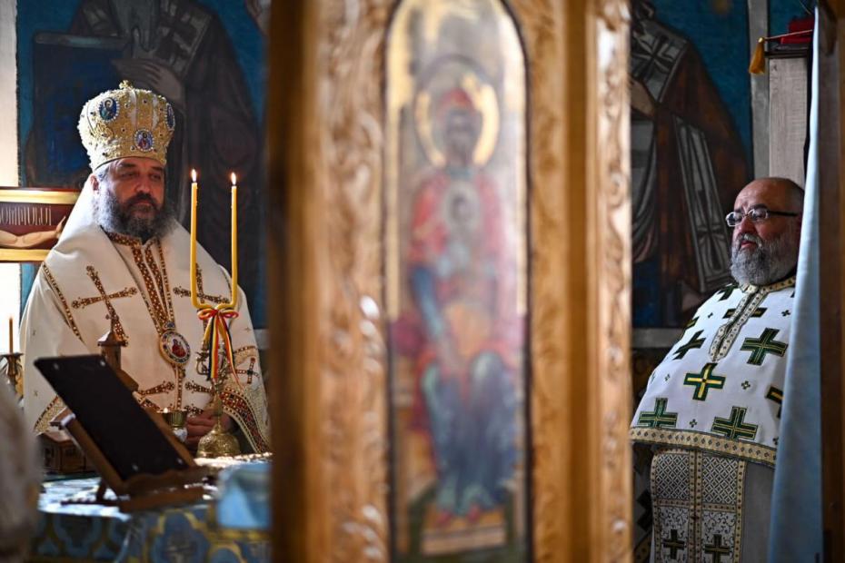 PS Nichifor Botoșăneanul a sâvârșit Sfânta Liturghie la Parohia Cărbunari