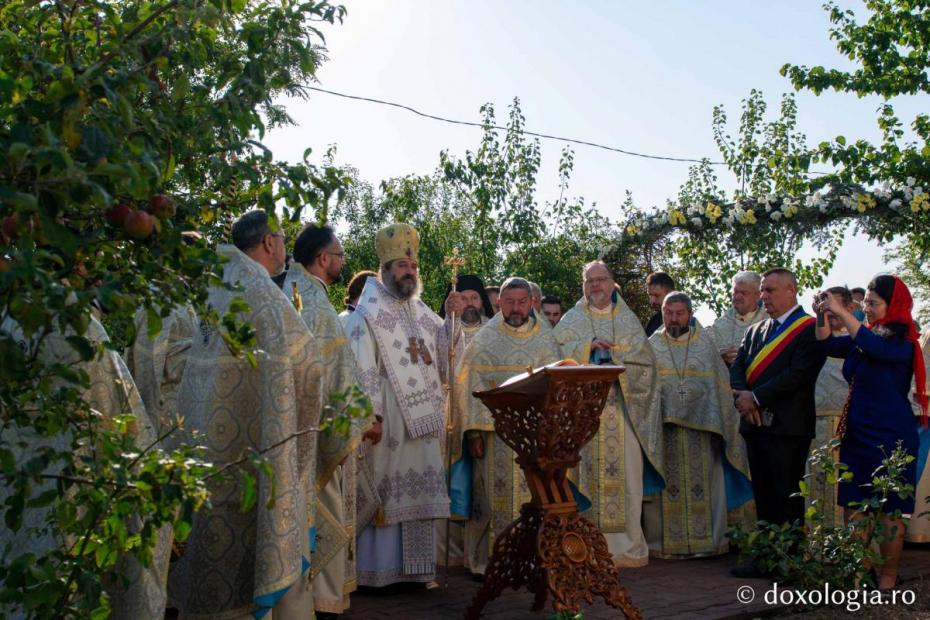 Slujba de resfințire a bisericii din Prigoreni / Foto: Mihail Vrăjitoru