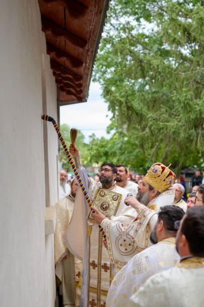 Slujba de resfințire a bisericii din Bulbucani