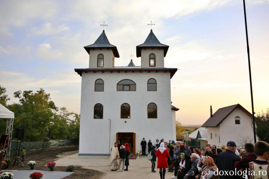 Biserica „Sfinții Petru și Pavel” și „Sfântul Mare Mucenic Dimitrie” Fântânele - Iași / Foto: Flavius Popa