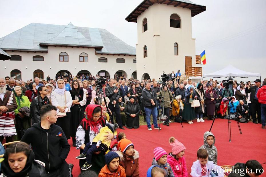 Moment din Sfânta Liturghie oficiată de IPS Teofan la Suharău / Foto: Flavius Popa