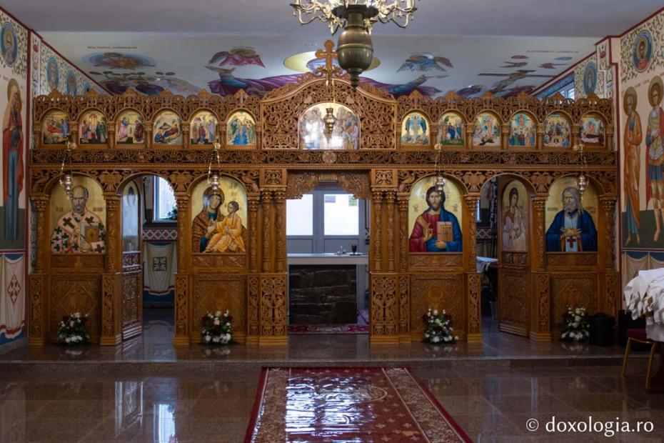 Catapeteasma bisericii „Sfinții Arhangheli Mihail și Gavriil” din orașul Bicaz / Foto: Mihail Vrăjitoru