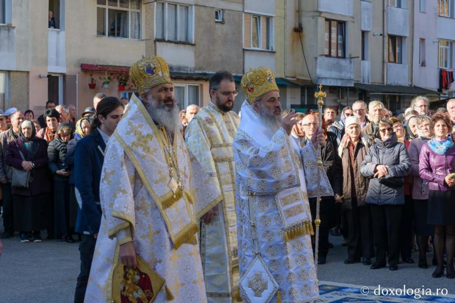 IPS Teofan, alături de PS Antonie, săvârșind Sfânta Liturghie / Foto: Mihail Vrăjitoru