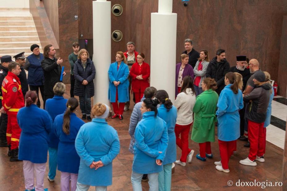 Instructaj ISU pentru angajați din cadrul Centrului Eparhial Iaşi / Foto: Mihail Vrăjitoru