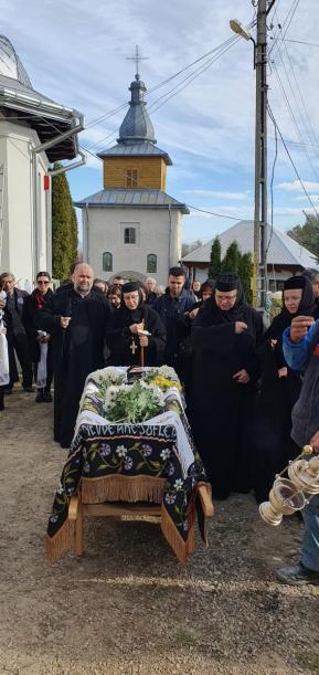 Monahia Filofteia Păduraru de la Mănăstirea Văratec a fost condusă pe drumul veșniciei