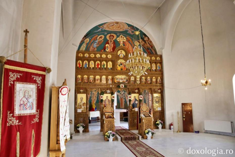 Interiorul Bisericii „Duminica Tuturor Sfinților” Căuești - Iași / Foto: Flavius Popa