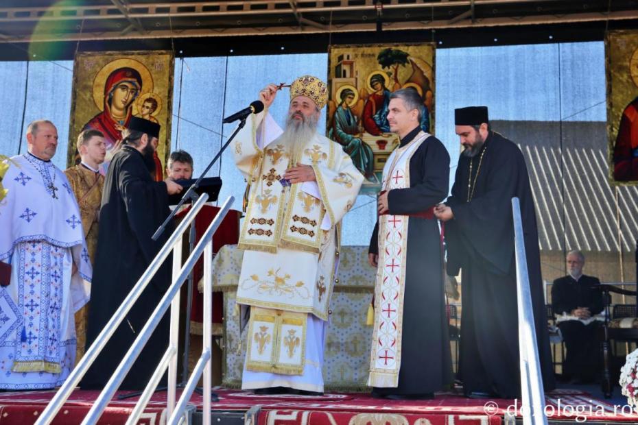 Pr. Bogdan Eugen Sârbu a fost hirotesit de IPS Teofan întru iconom stavrofor / Foto: Flavius Popa