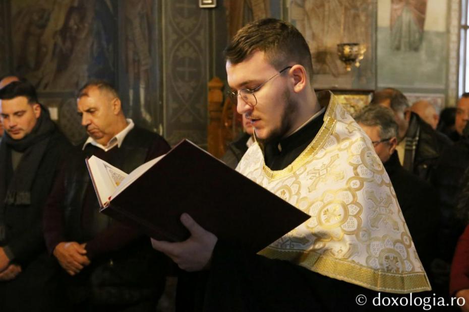 Moment din cadrul Sfintei Liturghii de la Parohia Budești / Foto: Flavius Popa
