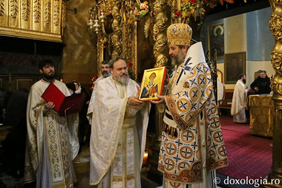 PS Nichifor Botoșăneanul și pr. paroh Marian Timofte, la hramul Bisericii „Sfântul Spiridon” din Iași / Foto: Flavius Popa