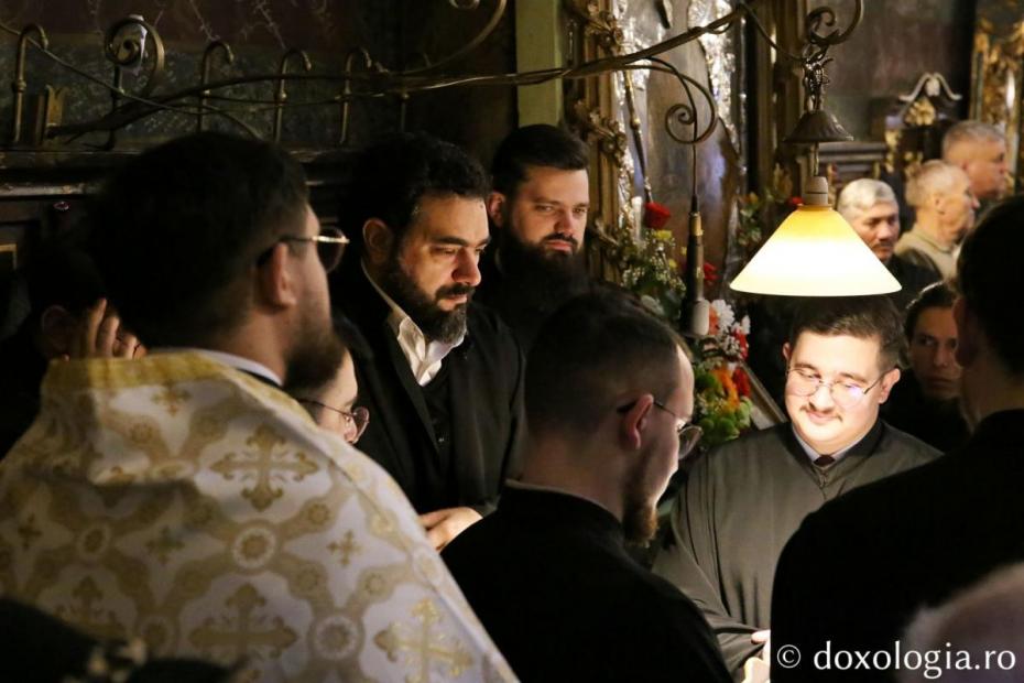 Membrii Corului academic „Byzantion” oferind răspunsurile liturgice / Foto: Flavius Popa