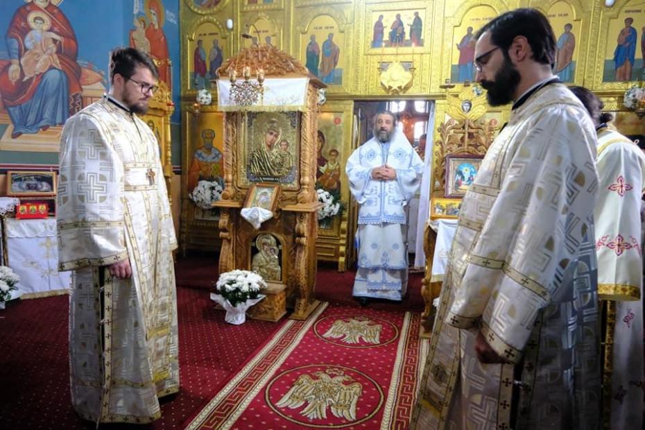PS Nichifor Botoșăneanul, Episcop-vicar al Arhiepiscopiei Iașilor, la Parohia „Izvorul Tămăduirii” Coșula / Foto: facebook.com/federovici.doinaelena