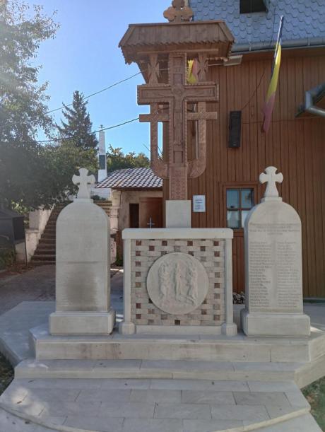 Troiţă construită la Probota în memoria eroilor și a veteranilor din cele două războaie mondiale Troiţă construită la Probota în memoria eroilor și a veteranilor din cele două războaie mondiale