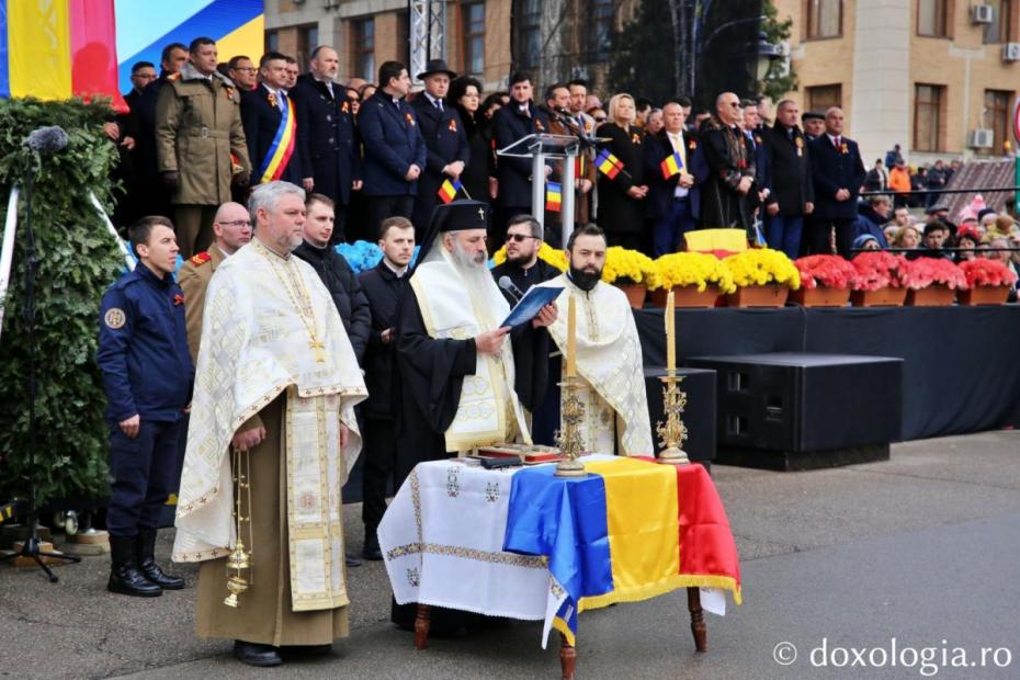 IPS Teofan, prezent la festivitatea de 1 Decembrie, la Iași, săvârșind o slujbă de Te Deum / Foto: Flavius Popa