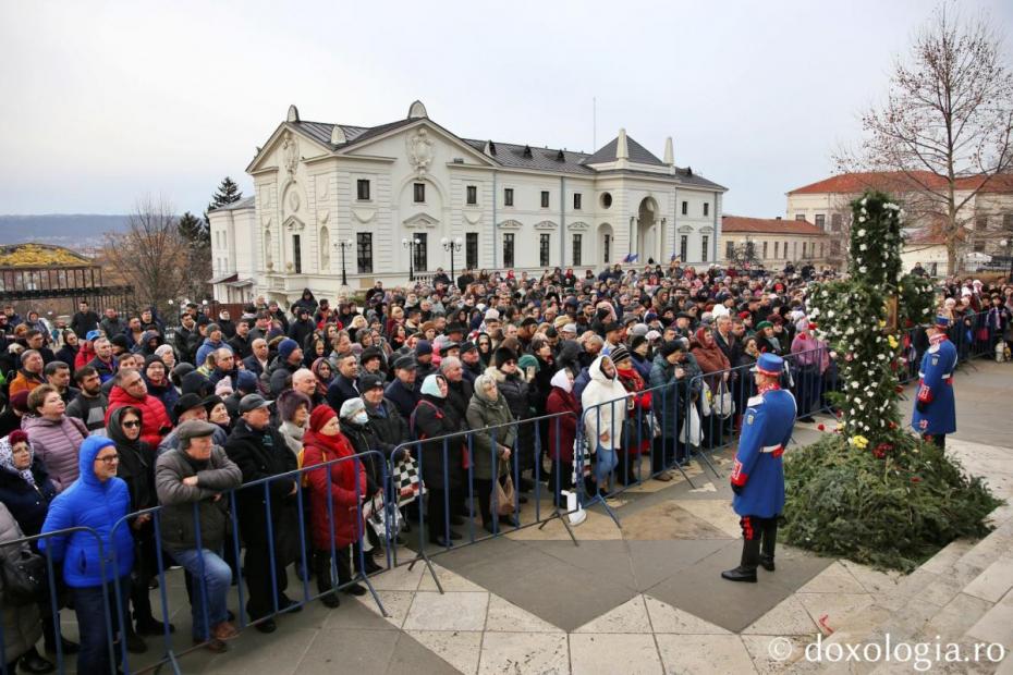 Ieșenii prezenți la slujba de Bobotează de la Catedrala Mitropolitană din Iași / Foto: Flavius Popa