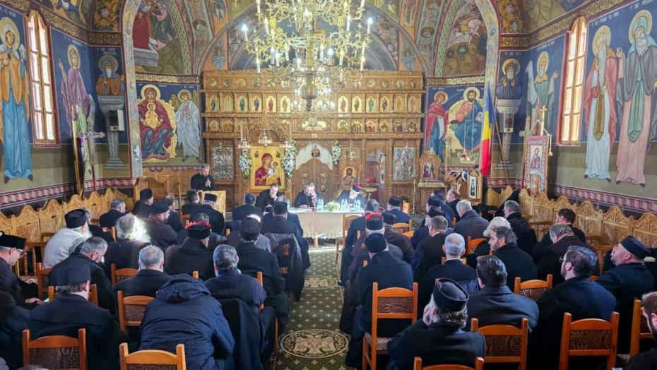 Liturghie arhierească și sfințire de casă socială la Parohia Boboiești