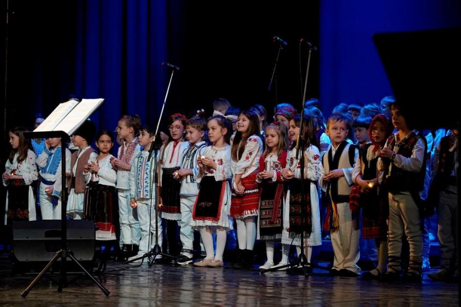 Gala de Crăciun a Liceului „Varlaam Mitropolitul, la Teatrul Național din Iași / Foto: Flavius Popa