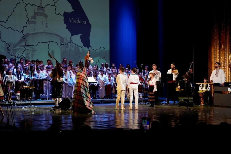 Gala de Crăciun a Liceului „Varlaam Mitropolitul, la Teatrul Național din Iași / Foto: Flavius Popa