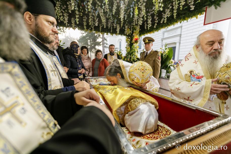 Foto: Constantin Comici / Ierarhi slujitori la Sfânta Liturghie a Hramului Sfintei Cuvioase Parascheva